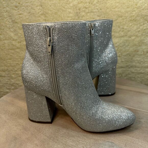 Madden Girl Silver Fab Womens Size 8.5 Boots Glitter Block Heel Almond Toe New - Picture 4 of 10